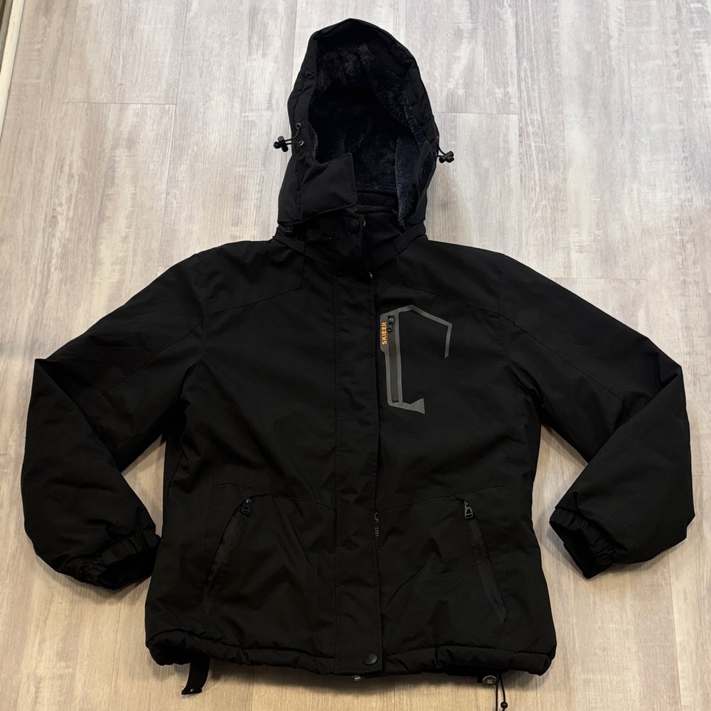 Skieer Waterproof Ski Jacket with detachable hood. Inside pockets. Size small. - Picture 1 of 10